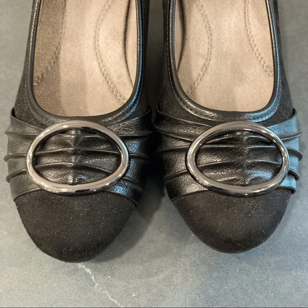 Andiamo sz 9.5 Belle black vegan leather buckle accent heels